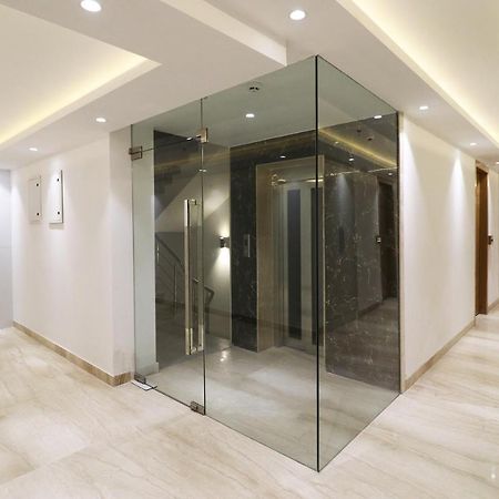 ניו דלהי Capital O Hotel Star Inn Near Chhatarpur Metro Station מראה חיצוני תמונה