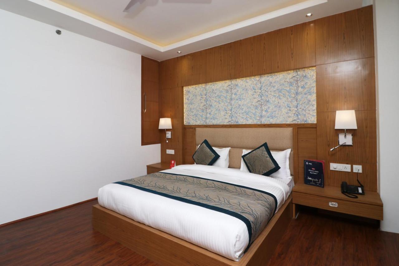 ניו דלהי Capital O Hotel Star Inn Near Chhatarpur Metro Station מראה חיצוני תמונה
