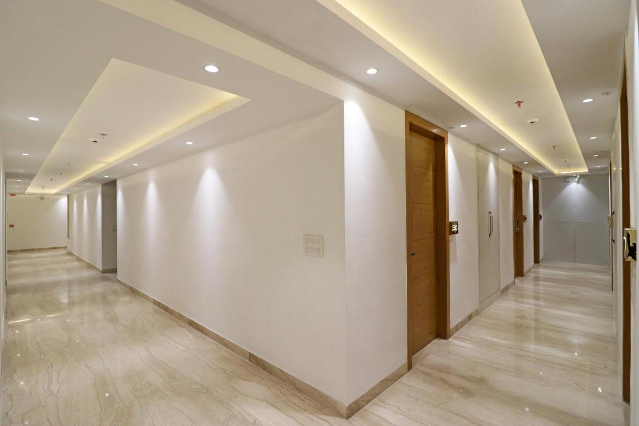 ניו דלהי Capital O Hotel Star Inn Near Chhatarpur Metro Station מראה חיצוני תמונה