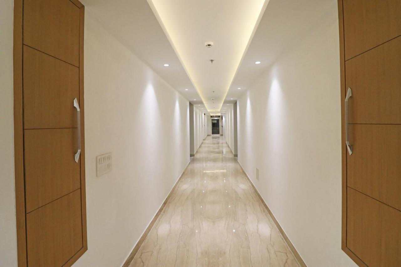 ניו דלהי Capital O Hotel Star Inn Near Chhatarpur Metro Station מראה חיצוני תמונה